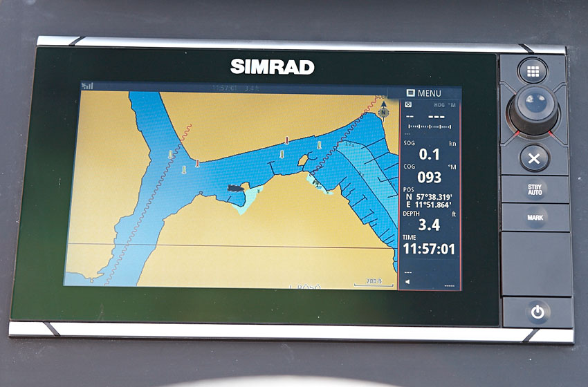 Simrad GPS/Chart Plotter 9" NSS evo 3 with HDI Transducer
