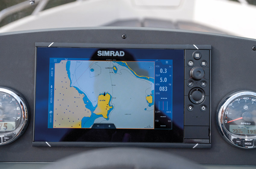 Simrad GPS/kartplotter Cruise 7 med HDI-giver