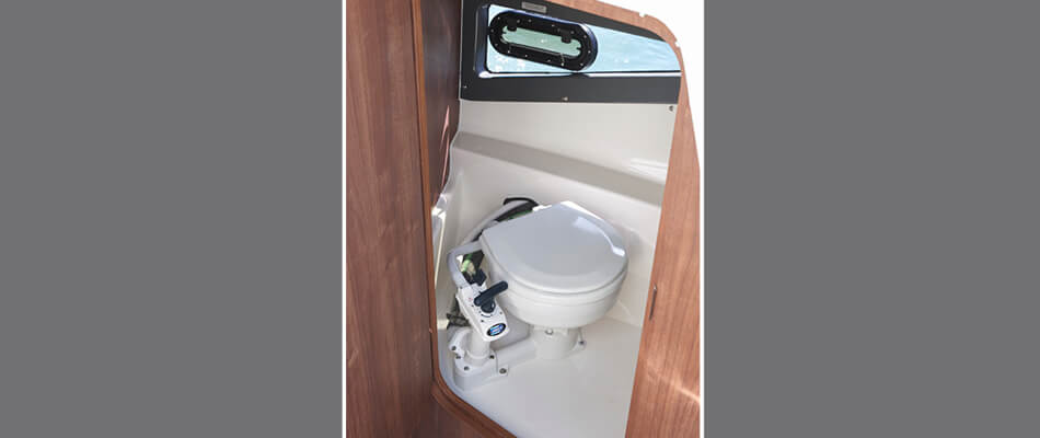 13fully-enclosed-sea-toilet_d70_composition_f.jpg
